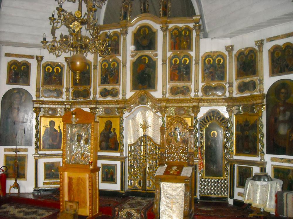 Interior biserica veche